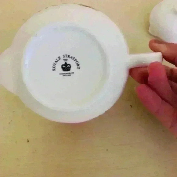 royale stratford floral small tea pot - Picture 5 of 7